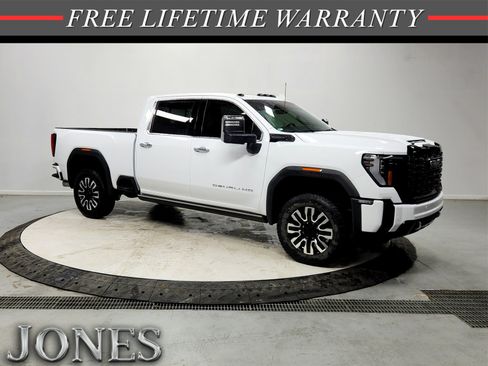 Used 2025 GMC Sierra 2500 Denali Ultimate w/ Max Trailering Package image 1