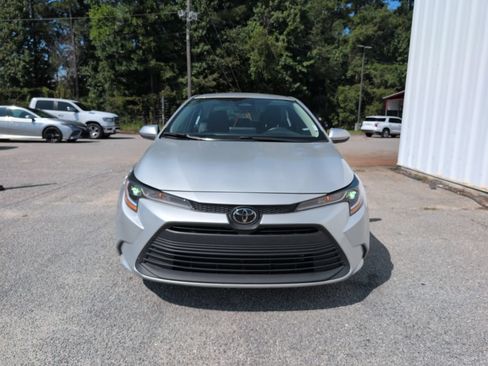 Used 2024 Toyota Corolla LE FWD image 3