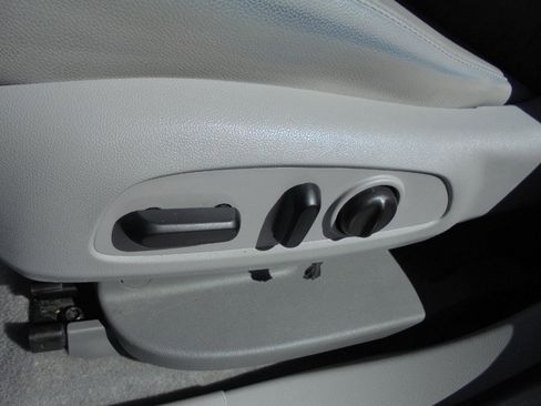 Used 2018 GMC Acadia SLT image 19