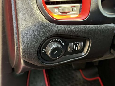 Used 2017 Jeep Renegade Trailhawk AWD/4WD image 17