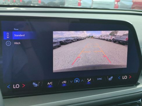 Used 2026 Chevrolet Traverse LT AWD/4WD image 25