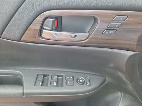 Used 2017 Honda Accord Touring image 32