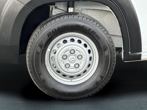 Used 2025 RAM ProMaster 2500 w/ Convenience Group image 24