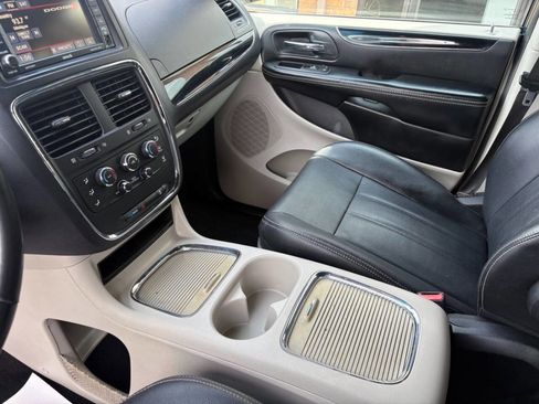 Used 2017 Dodge Grand Caravan SXT image 15