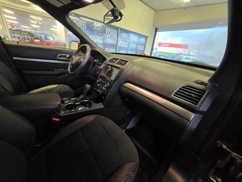 Used 2019 Ford Explorer XLT w/ Equipment Group 202A image 28
