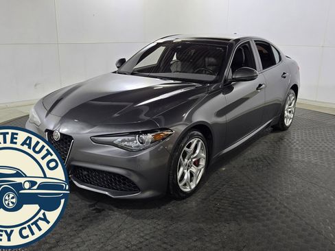 Used 2022 Alfa Romeo Giulia Ti image 3