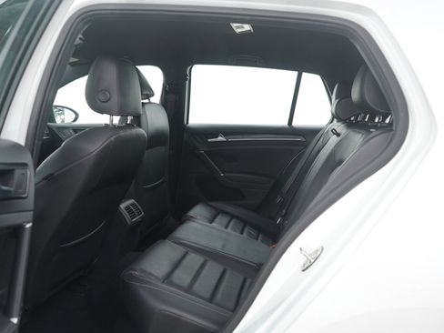 Used 2017 Volkswagen Golf R 4-Door image 17