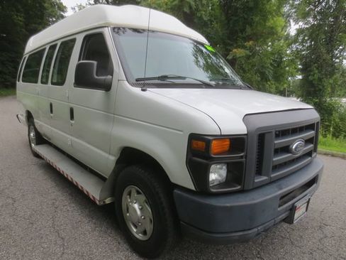 Used 2013 Ford E-250 and Econoline 250 Extended w/ PWR Group RWD image 2