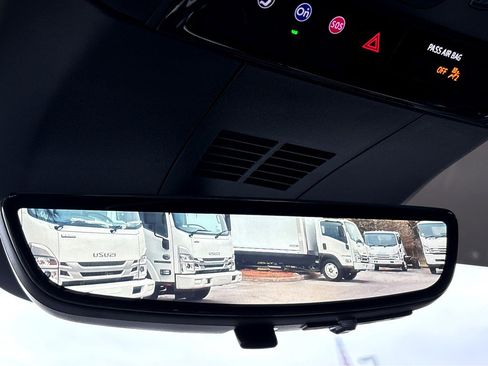 Used 2025 Cadillac Lyriq Luxury RWD image 28