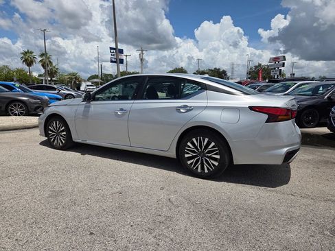 Used 2024 Nissan Altima 2.5 SV w/ SV Premium Package FWD image 10