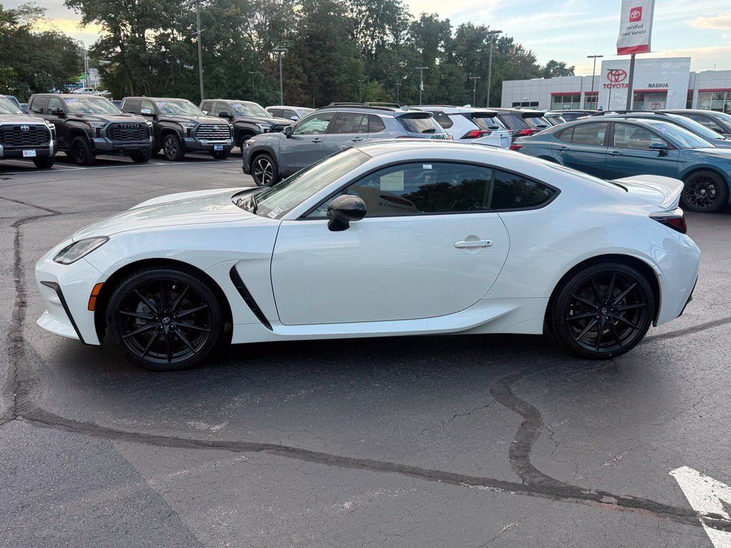 Used 2024 Toyota GR86 Premium RWD image 3