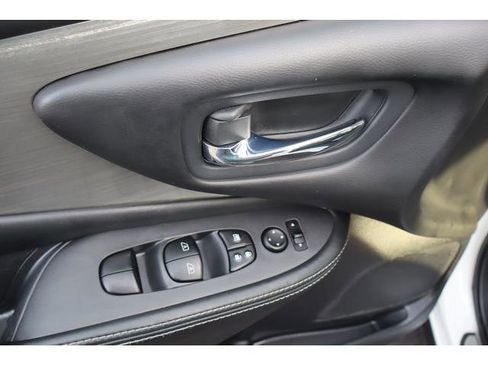 Used 2017 Nissan Murano S w/ Navigation Package image 15