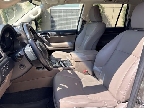Used 2023 Lexus GX 460 Premium w/ Accessory Package AWD/4WD image 16
