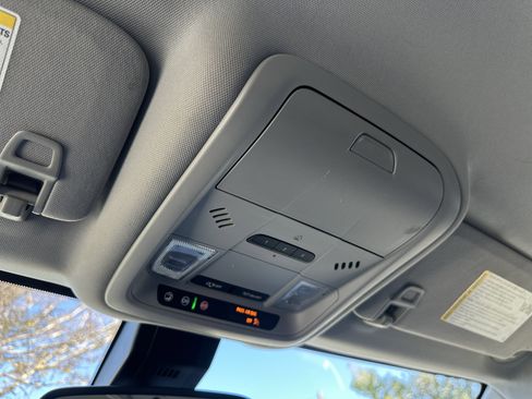 Used 2023 GMC Terrain SLT image 35