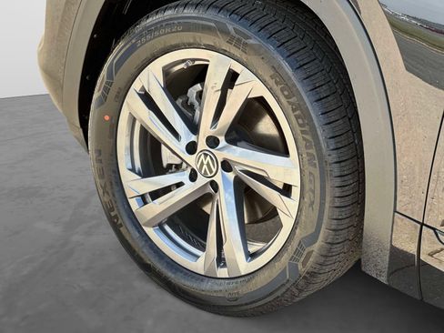 Certified 2024 Volkswagen Atlas Cross Sport SEL R-Line AWD/4WD image 7