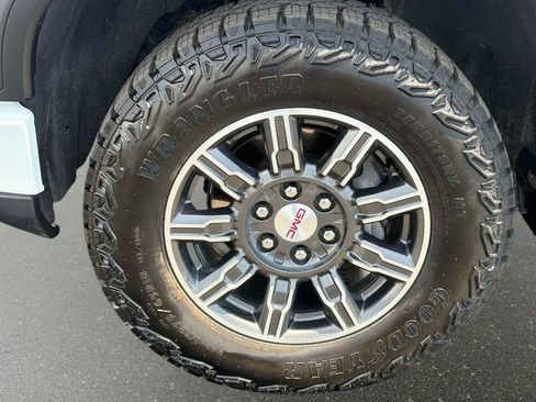 Used 2025 GMC Sierra 1500 AT4 AWD/4WD image 10