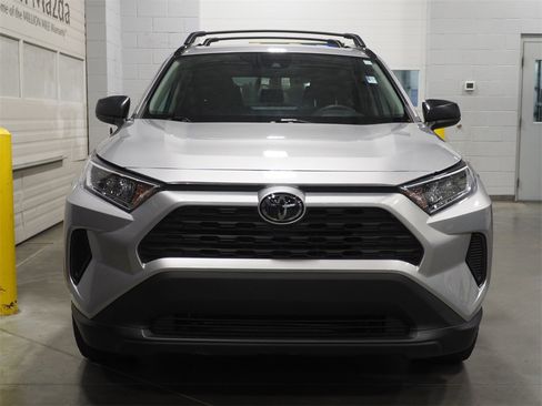 Used 2021 Toyota RAV4 LE image 2