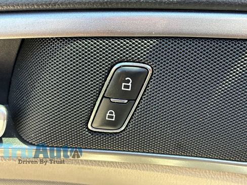 Used 2018 Ford Fusion SE w/ Fusion SE Technology Package FWD image 22