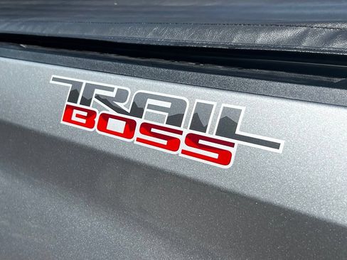 Used 2025 Chevrolet Silverado 1500 LT Trail Boss w/ LT Trail Boss Premium Package AWD/4WD image 9