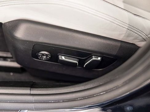 Used 2025 BMW M5 w/ Carbon Package image 23