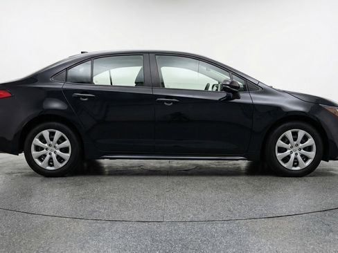 Used 2025 Toyota Corolla LE FWD image 11