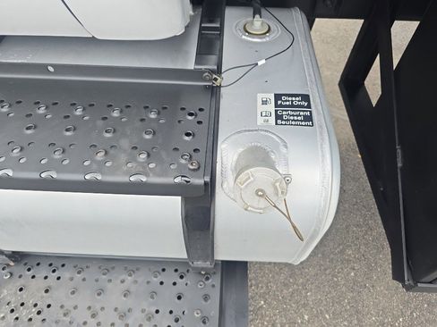 Used 2022 Ford F750 2WD Regular Cab Super Duty image 14