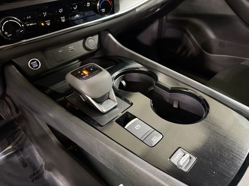Used 2023 Nissan Rogue S FWD image 10