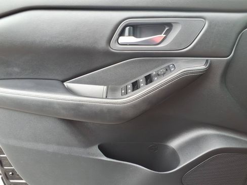 Used 2024 Nissan Rogue SV FWD image 17
