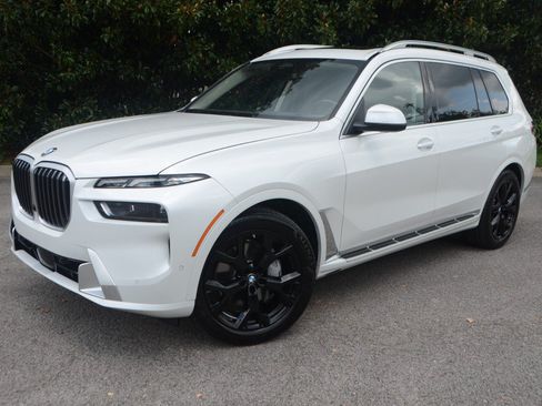 Used 2025 BMW X7 xDrive40i w/ Premium Package AWD/4WD image 5