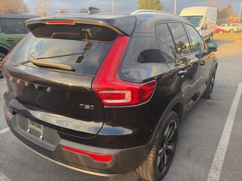 Used 2019 Volvo XC40 T5 Momentum image 6