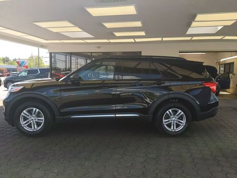 Used 2023 Ford Explorer XLT w/ Equipment Group 202A AWD/4WD image 11