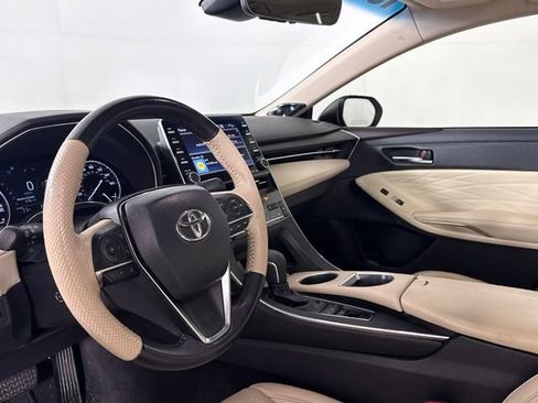 Used 2019 Toyota Avalon Limited FWD image 4