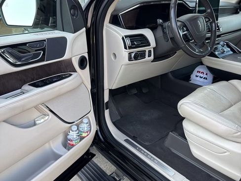 Used 2018 Lincoln Navigator Select w/ Technology Package image 4