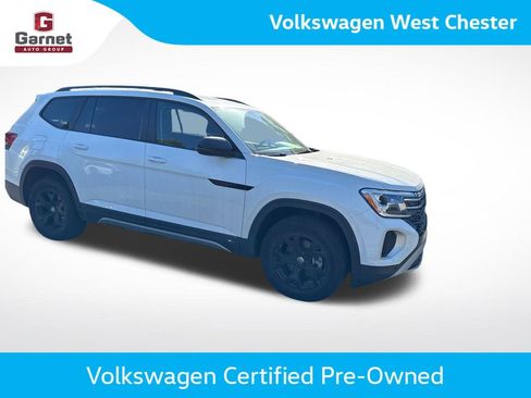 Certified 2025 Volkswagen Atlas Peak Edition SE AWD/4WD image 8
