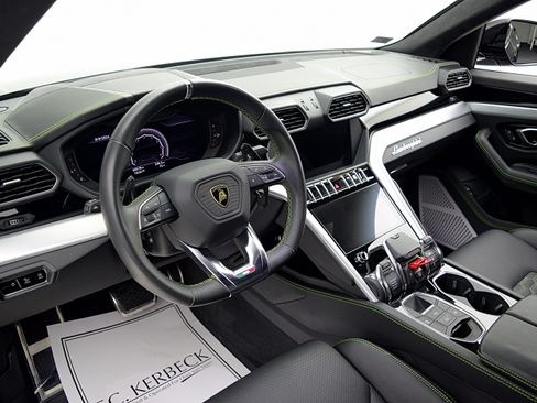 Used 2019 Lamborghini Urus AWD/4WD image 32