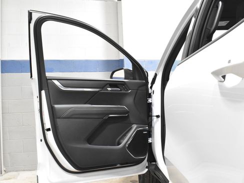 Used 2025 GMC Acadia Elevation image 11