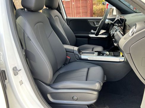 Used 2026 Mercedes-Benz GLB 250 4MATIC image 26