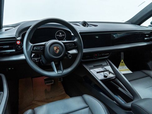 Certified 2025 Porsche Macan 4S Electric image 4