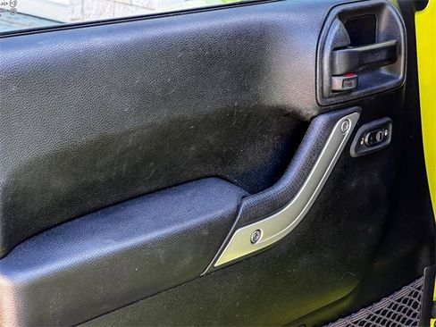 Used 2016 Jeep Wrangler Unlimited Sahara w/ Connectivity Group image 11