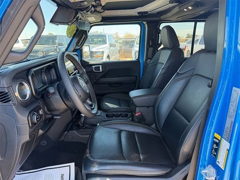 Used 2024 Jeep Gladiator Sport image 7