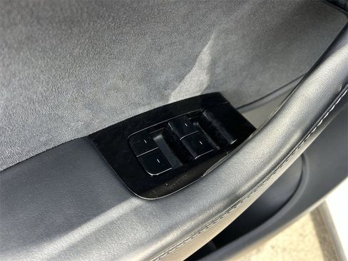 Used 2020 Tesla Model Y Long Range image 22