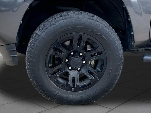 Used 2022 Toyota Tacoma SR w/ SR Convenience Package RWD image 10