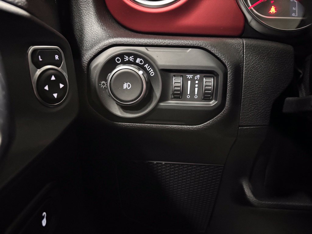 Used 2020 Jeep Wrangler Unlimited Rubicon w/ LED Lighting Group AWD/4WD image 17