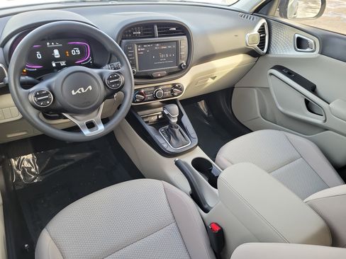 Used 2025 Kia Soul LX w/ LX Technology Package image 19