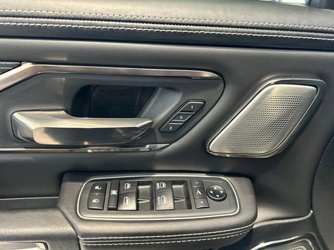 Used 2020 RAM 1500 Limited w/ Black Appearance Package AWD/4WD image 8