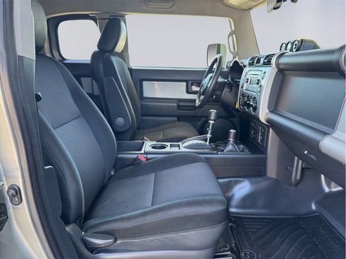 Used 2011 Toyota FJ Cruiser 4WD w/ Upgrade Pkg image 20