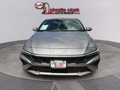 Used 2024 Hyundai Elantra SEL FWD image 8
