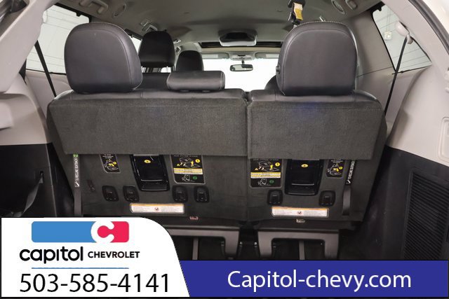 Used 2016 Toyota Sienna SE FWD image 27
