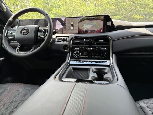 Used 2025 Nissan Armada PRO-4X AWD/4WD image 3