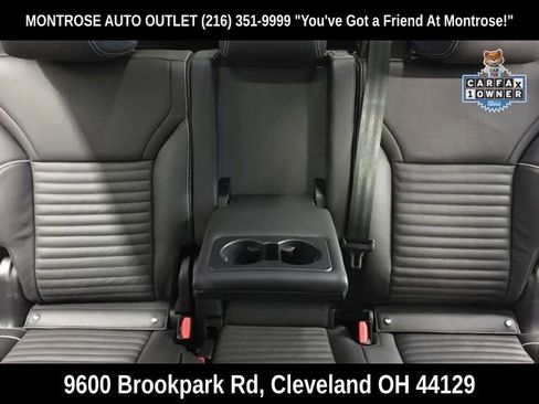 Used 2024 Land Rover Discovery Dynamic SE image 24